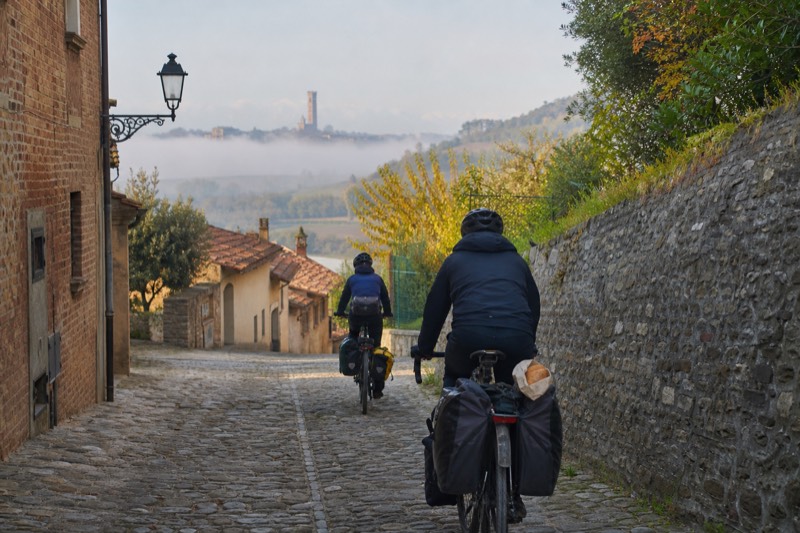 Neive To Barbaresco, Pickup