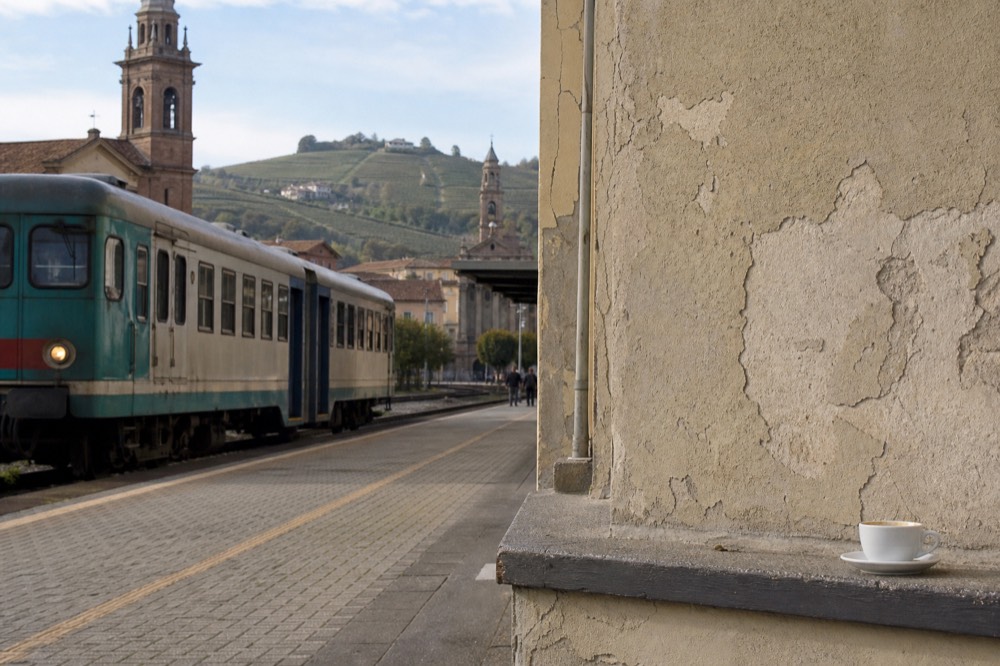 Regional train at a small Langhe station platform.